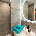 Beautiful Renovated La Boheme Appartement